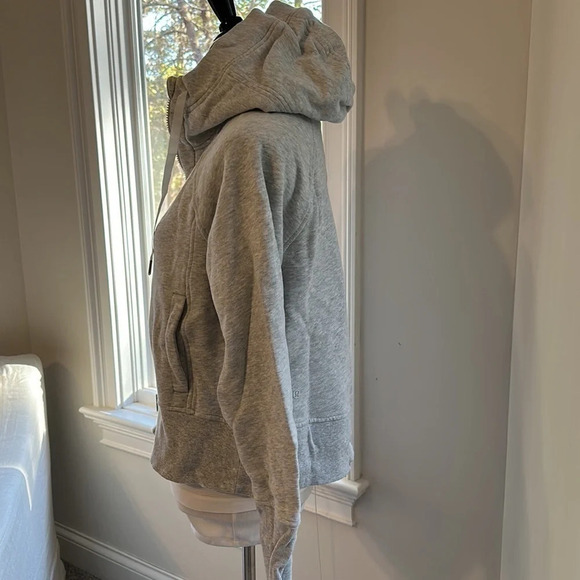 Lululemon Cropped Hoody, Like New, Size 6 - Picture 4 of 7